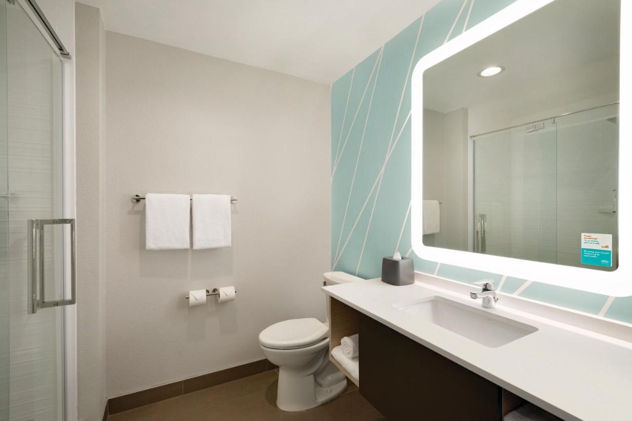 Avid Hotel Traverse City By Ihg Экстерьер фото