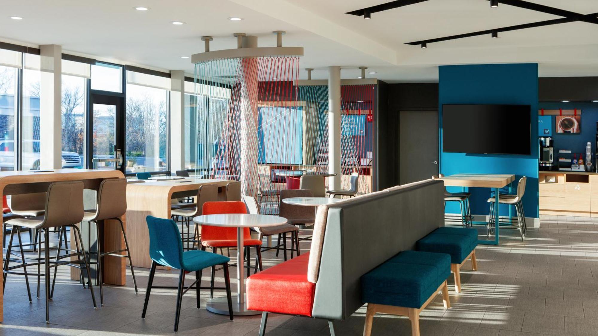 Avid Hotel Traverse City By Ihg Экстерьер фото