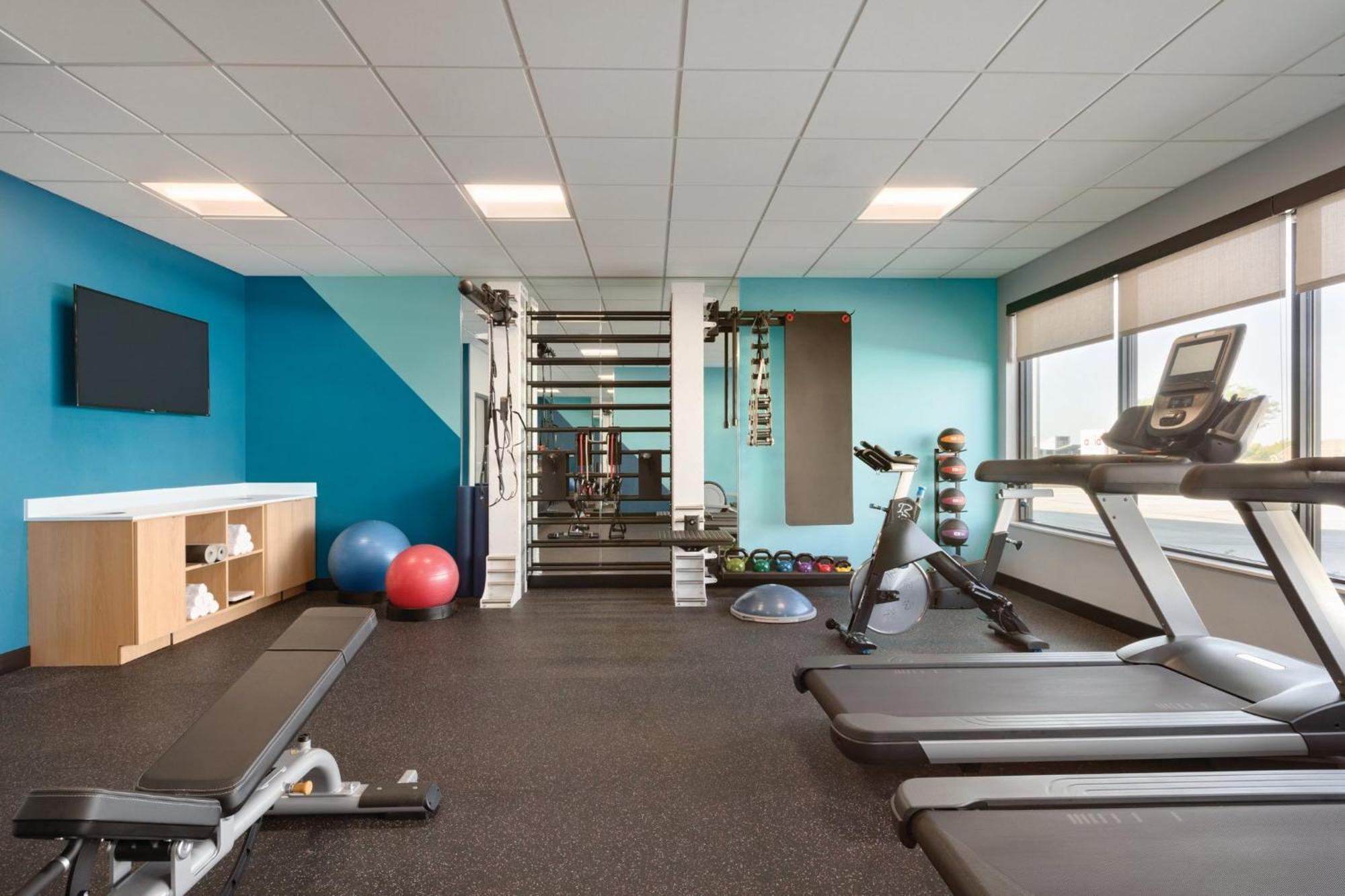 Avid Hotel Traverse City By Ihg Экстерьер фото