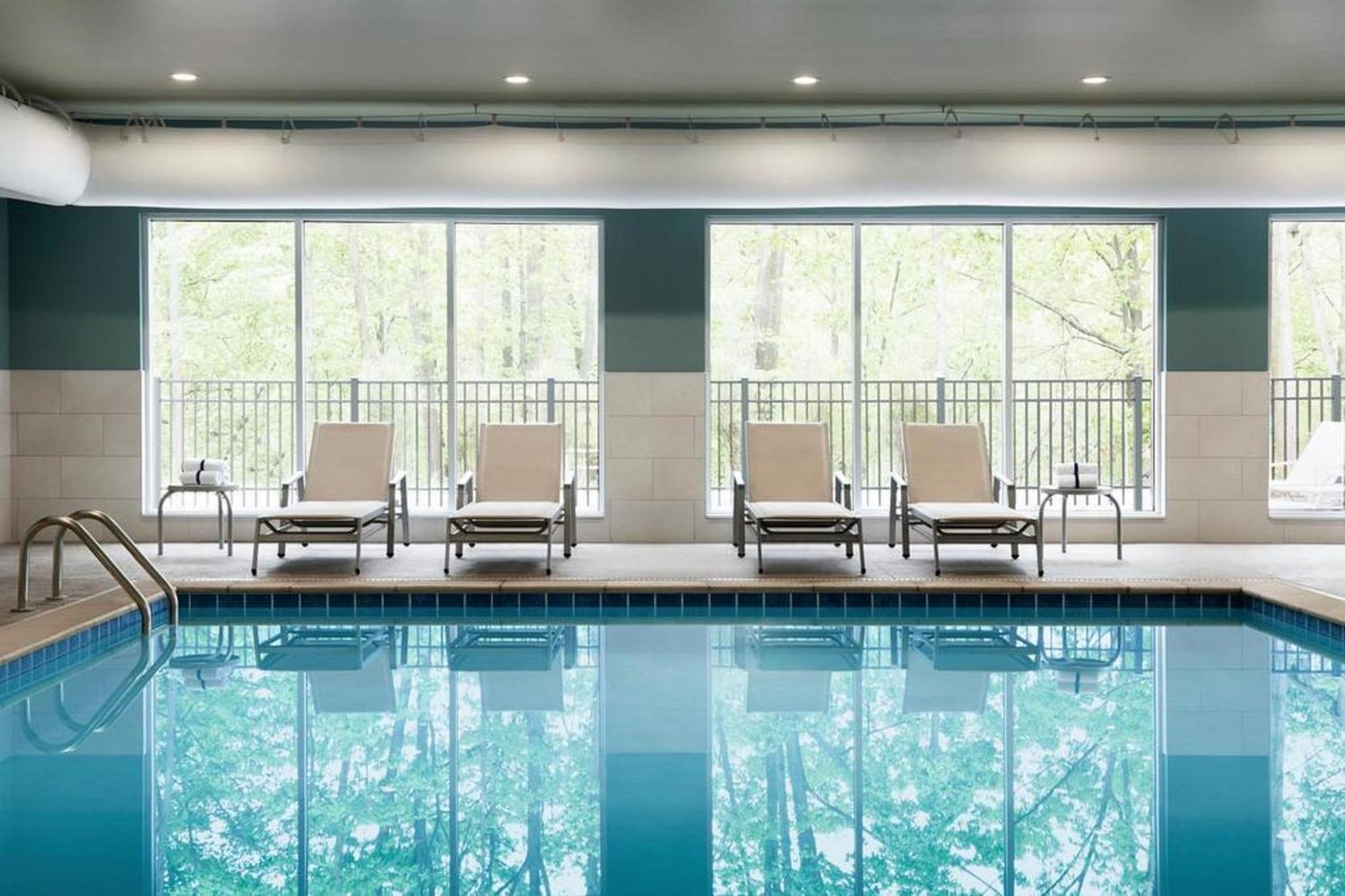 Avid Hotel Traverse City By Ihg Экстерьер фото